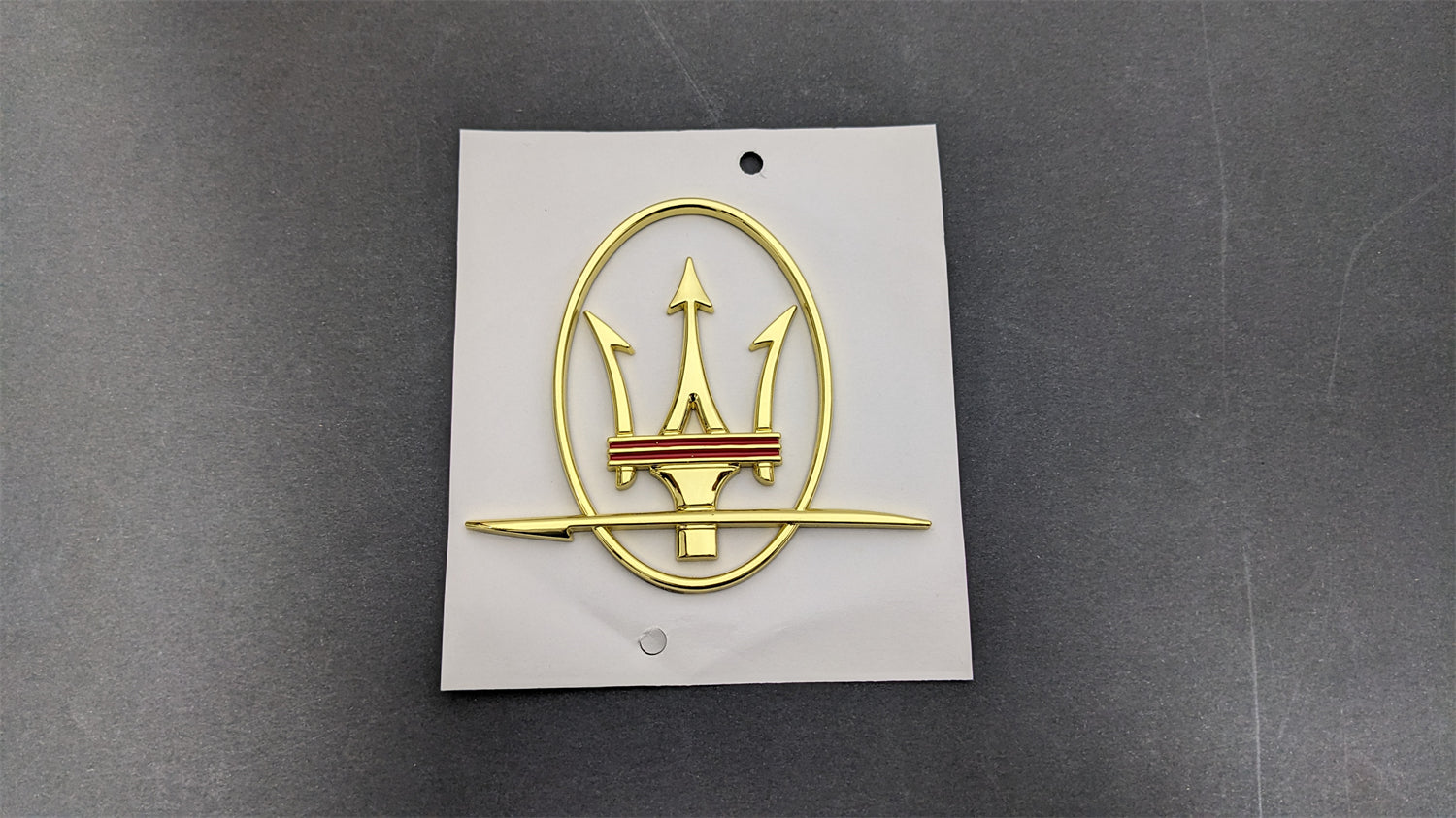 Maserati Quattroporte GranTurismo Ghibli Levante RH&LH Gold Side Set Logo Emblem Badge Italiaspares