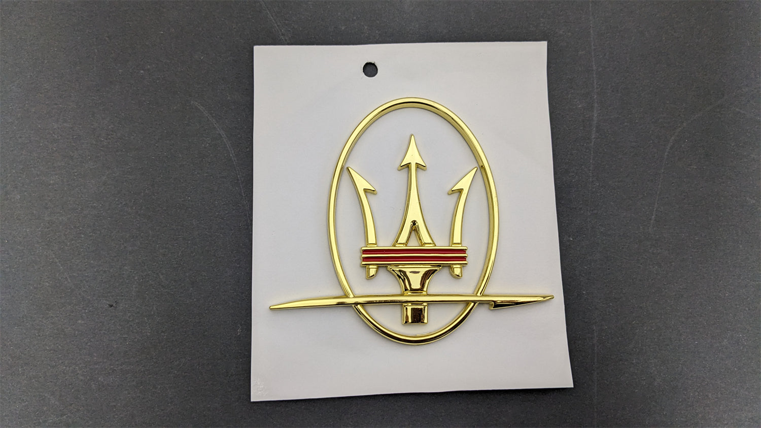 Maserati Quattroporte GranTurismo Ghibli Levante RH&LH Gold Side Set Logo Emblem Badge Italiaspares