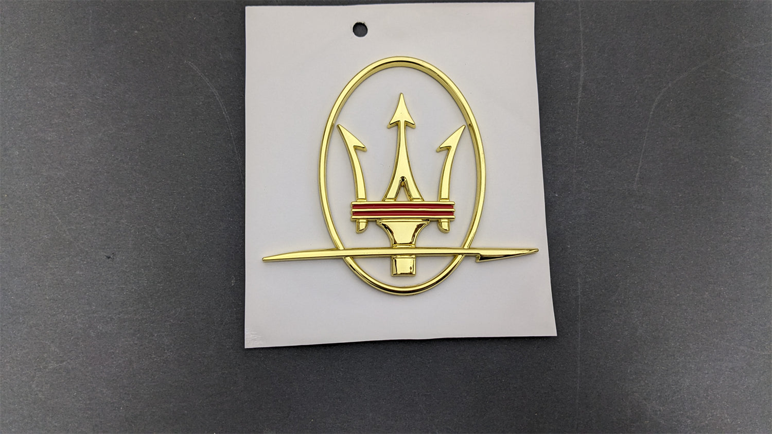 Maserati Quattroporte GranTurismo Ghibli Levante RH&LH Gold Side Logo Emblem Badge Italiaspares