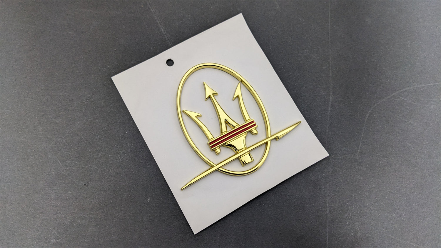 Maserati Quattroporte GranTurismo Ghibli Levante RH&LH Gold Side Set Logo Emblem Badge Italiaspares