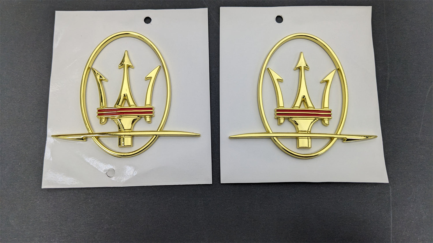 Maserati Quattroporte GranTurismo Ghibli Levante RH&LH Gold Side Set Logo Emblem Badge Italiaspares