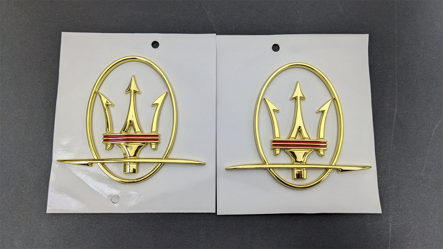 Maserati Quattroporte GranTurismo Ghibli Levante RH&LH Gold Side Set Logo Emblem Badge Italiaspares