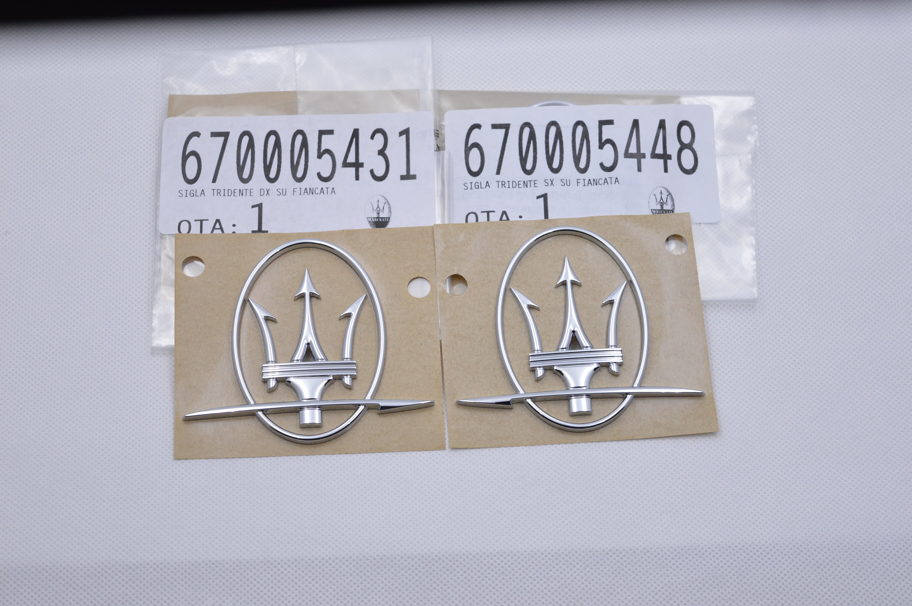 Maserati Quattroporte GranTurismo RH&LH Side Emblem Badge #670005448 670005431 Italiaspares