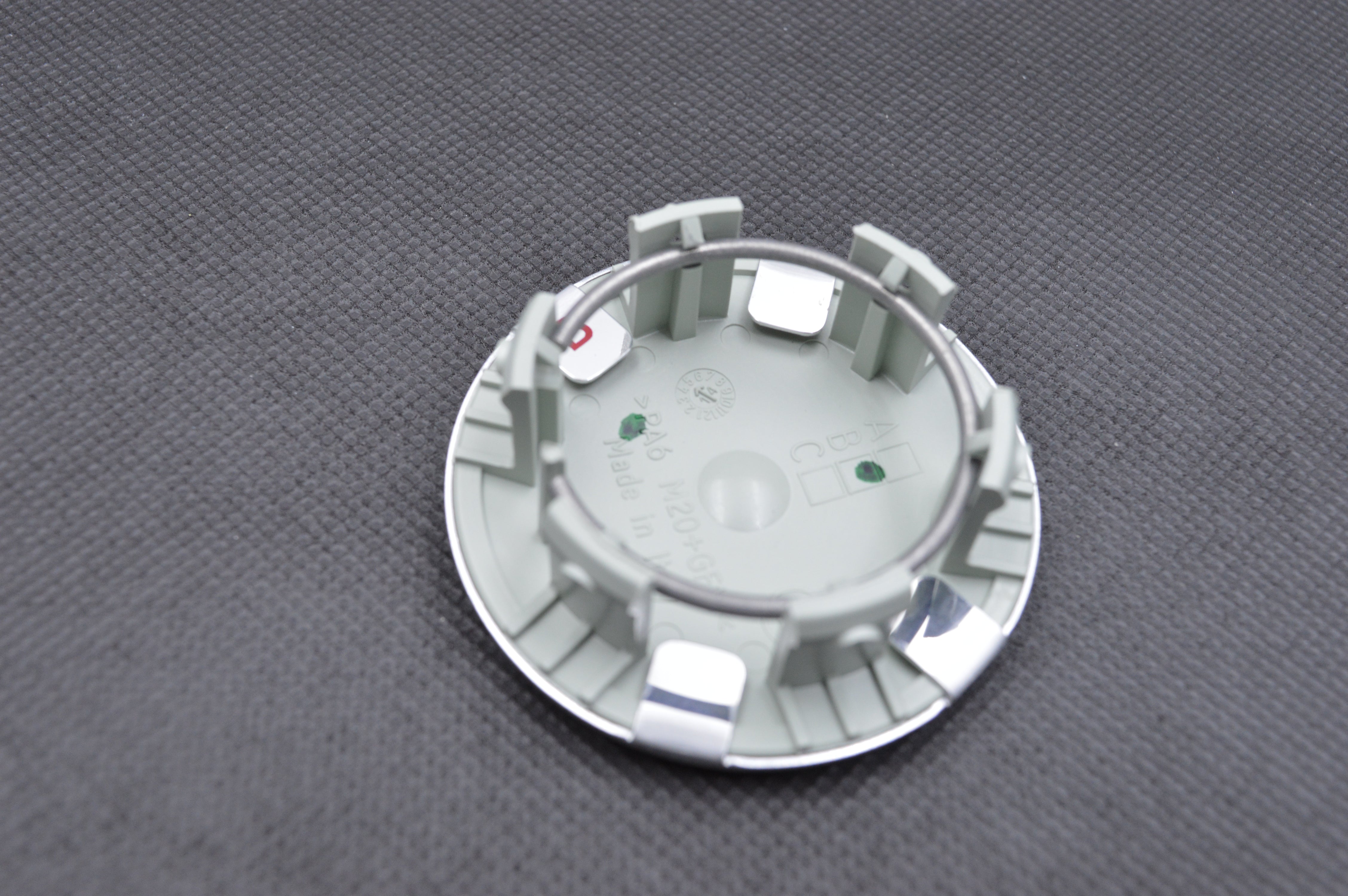 1X Genuine Maserati Granturismo Quattroporte Silver With Red Center Cap#82364606 Factory