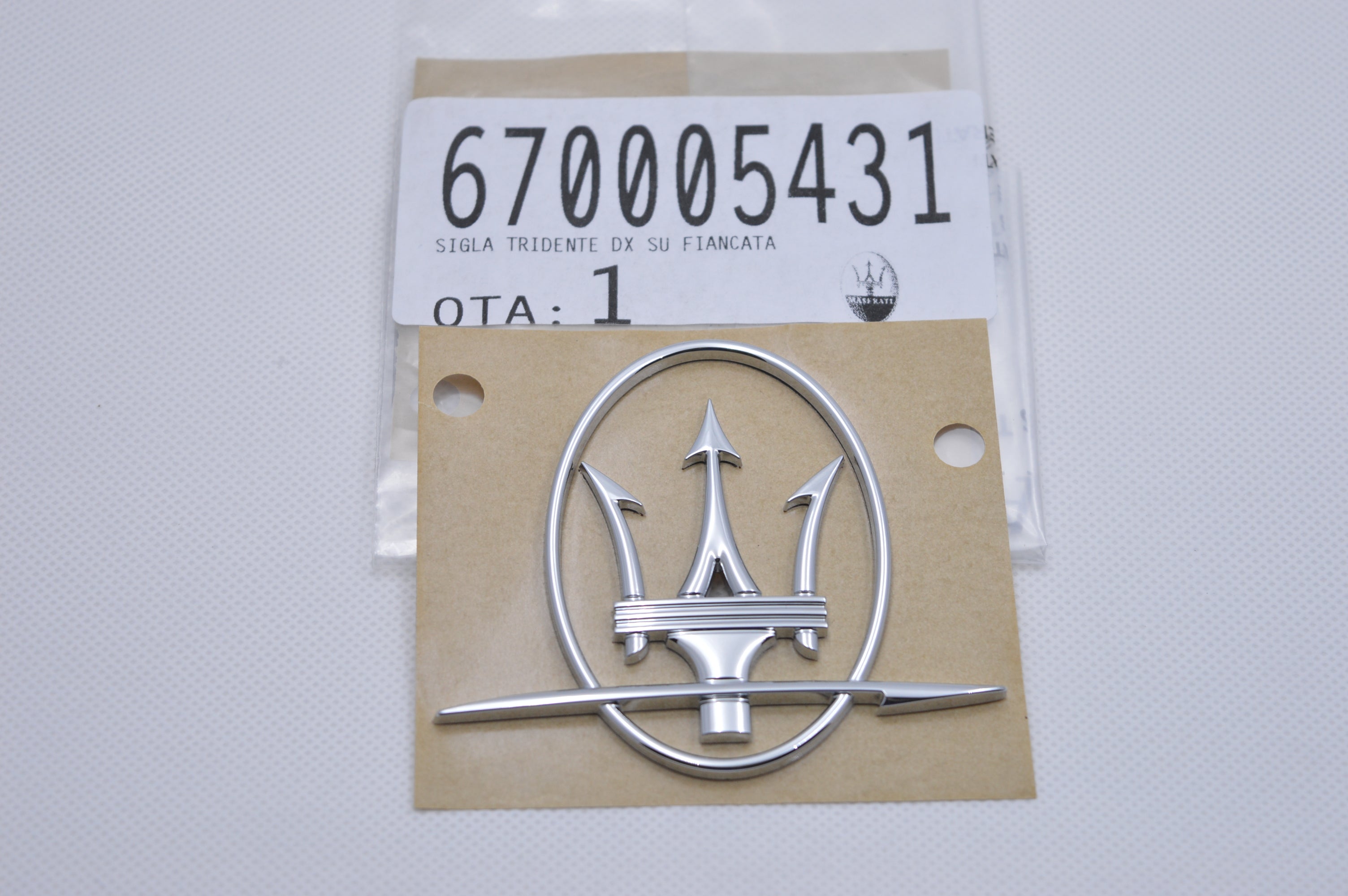Maserati Quattroporte GranTurismo RH&LH Side Emblem Badge #670005448 670005431 Italiaspares