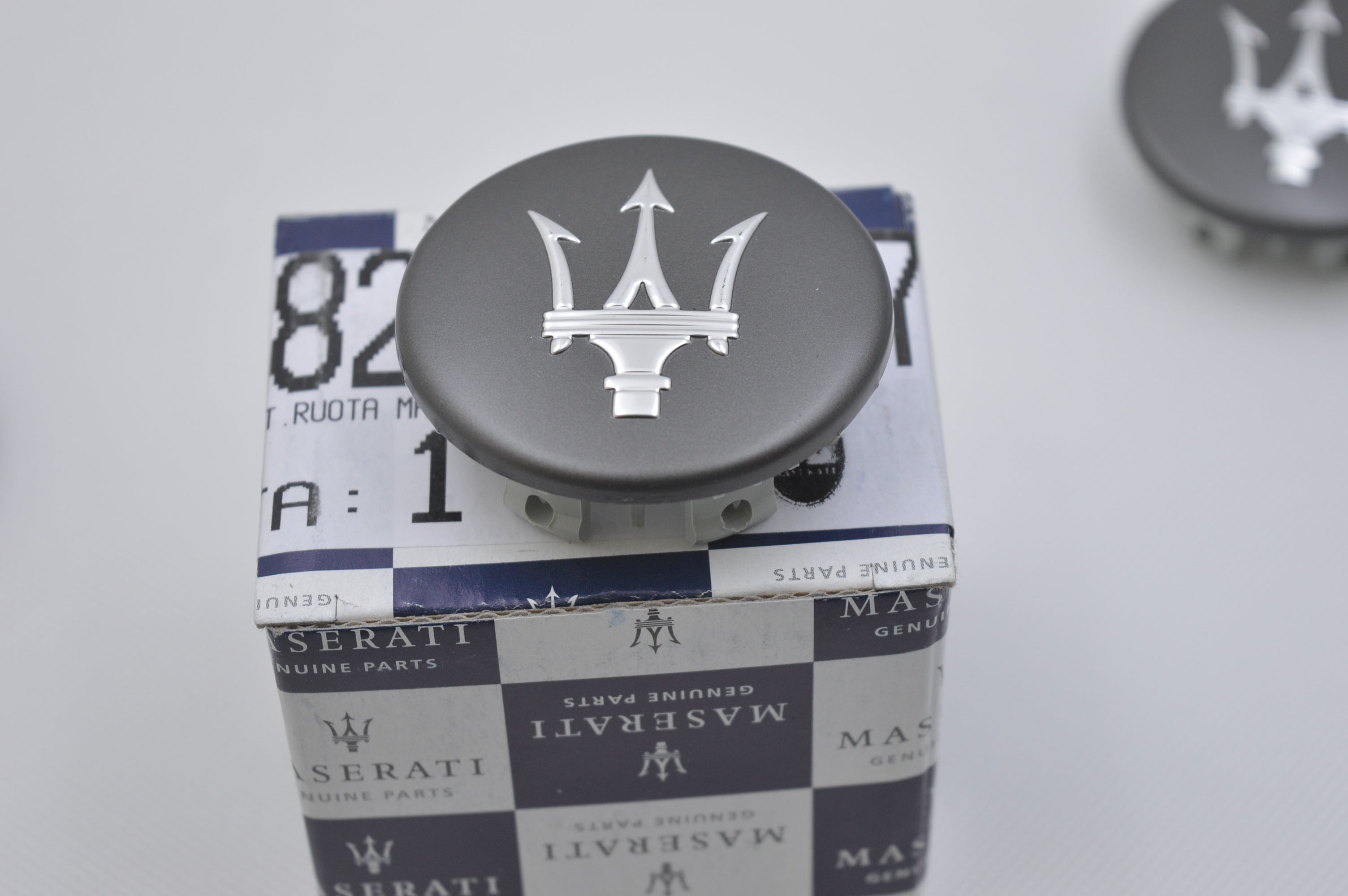 Genuine Maserati Quattroporte GT 4.2/4.7 Wheel Hubcap Silver 82330907 Factory