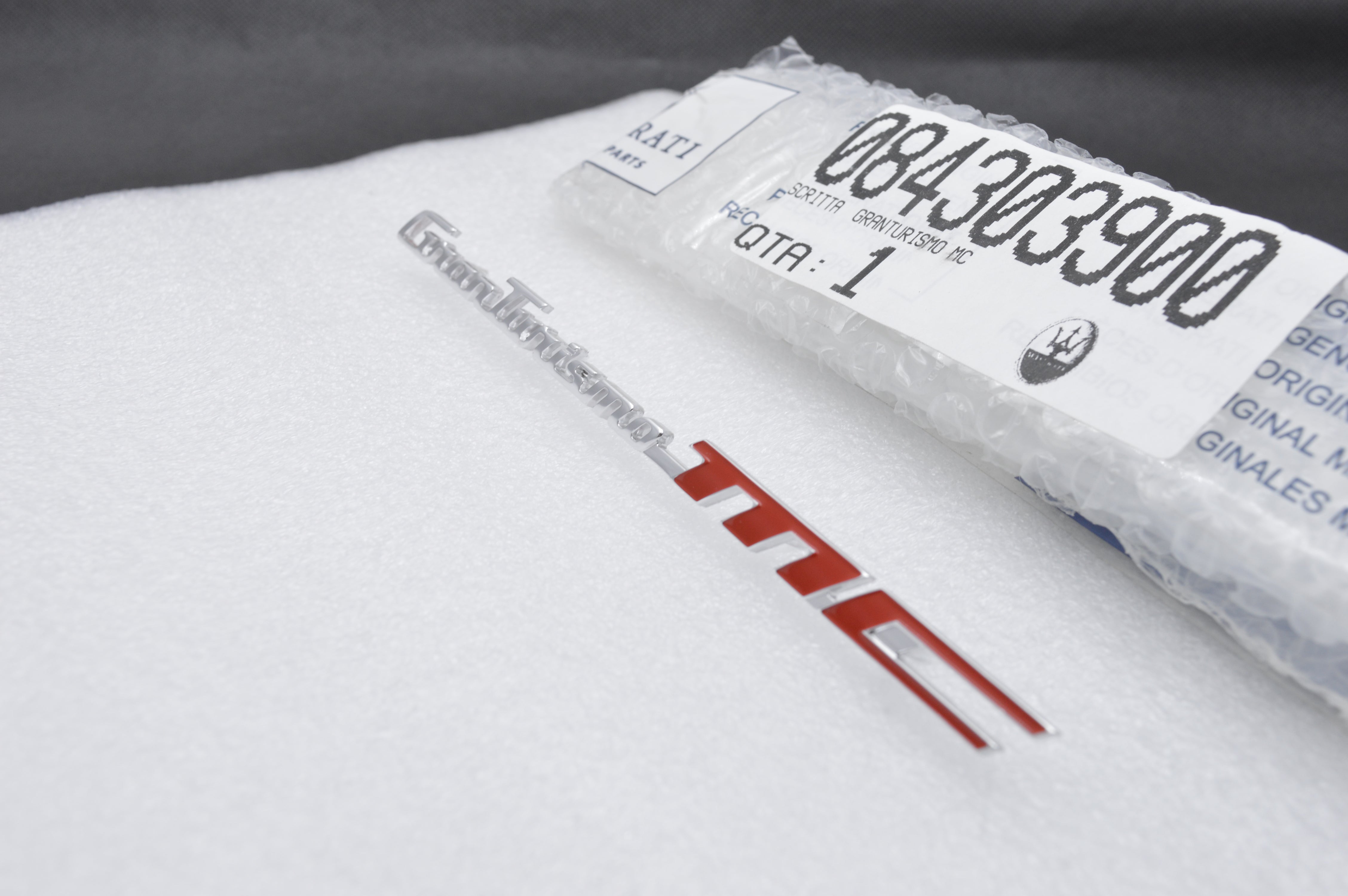 Genuine Maserati GranTurismo MC Dashoard Passenger Side badge emblem 84303900 Factory