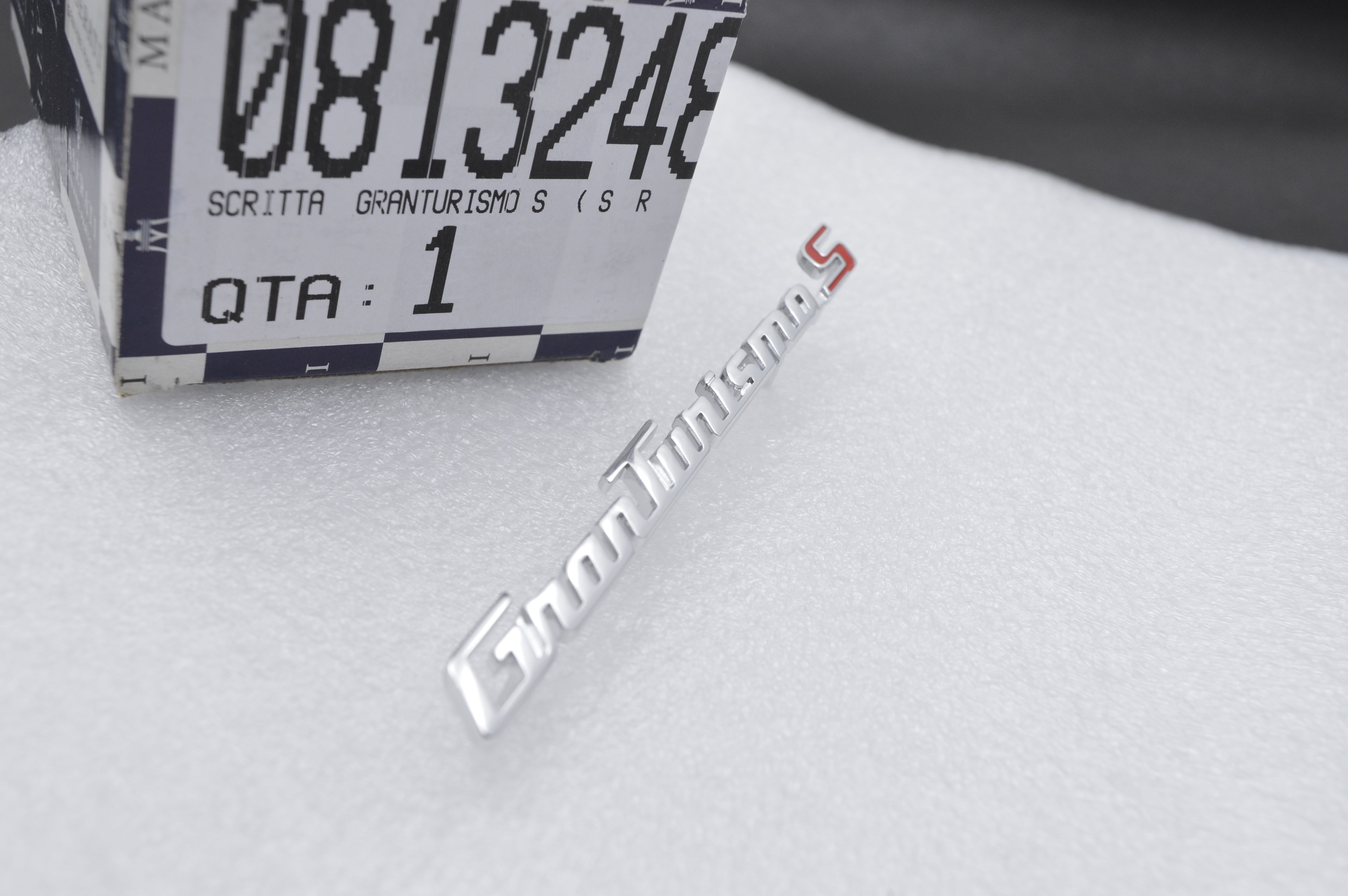 Genuine Maserati GranTurismo S Dashoard Passenger Side badge emblem 81324800 Factory