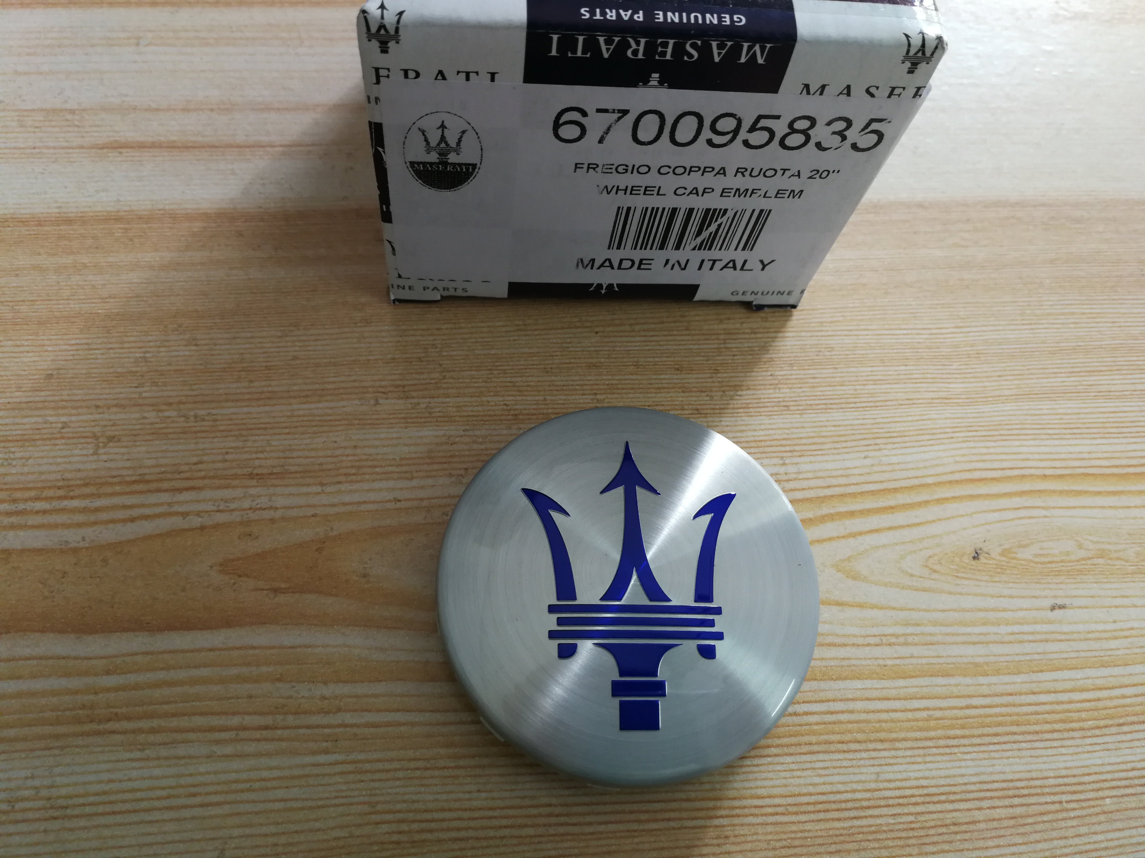 Genuine Maserati 2017 Quattroporte Bright Silver Blue Wheel Cap 670095835 Factory