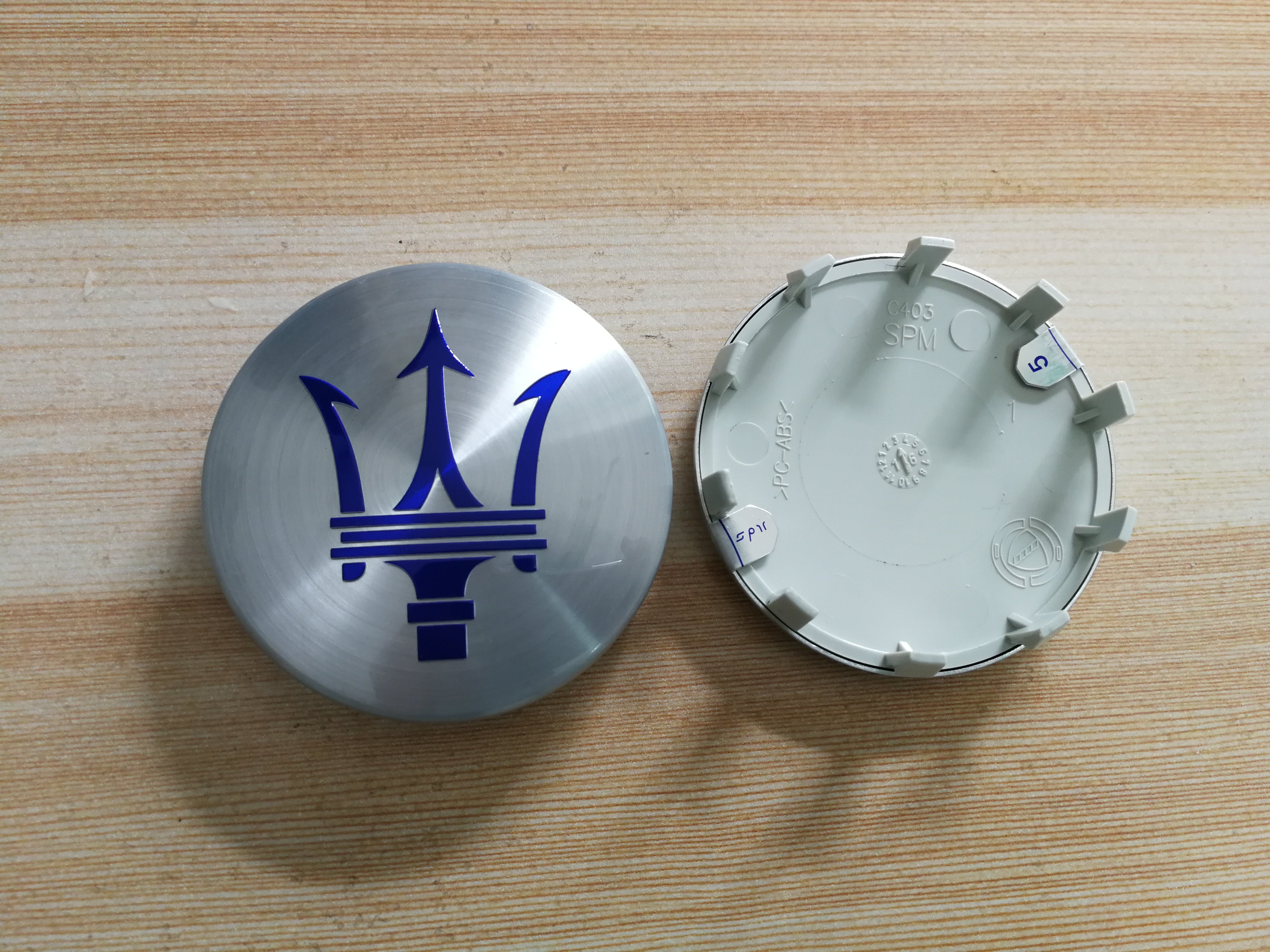 Genuine Maserati 2017 Quattroporte Bright Silver Blue Wheel Cap Kit 670095835 Factory