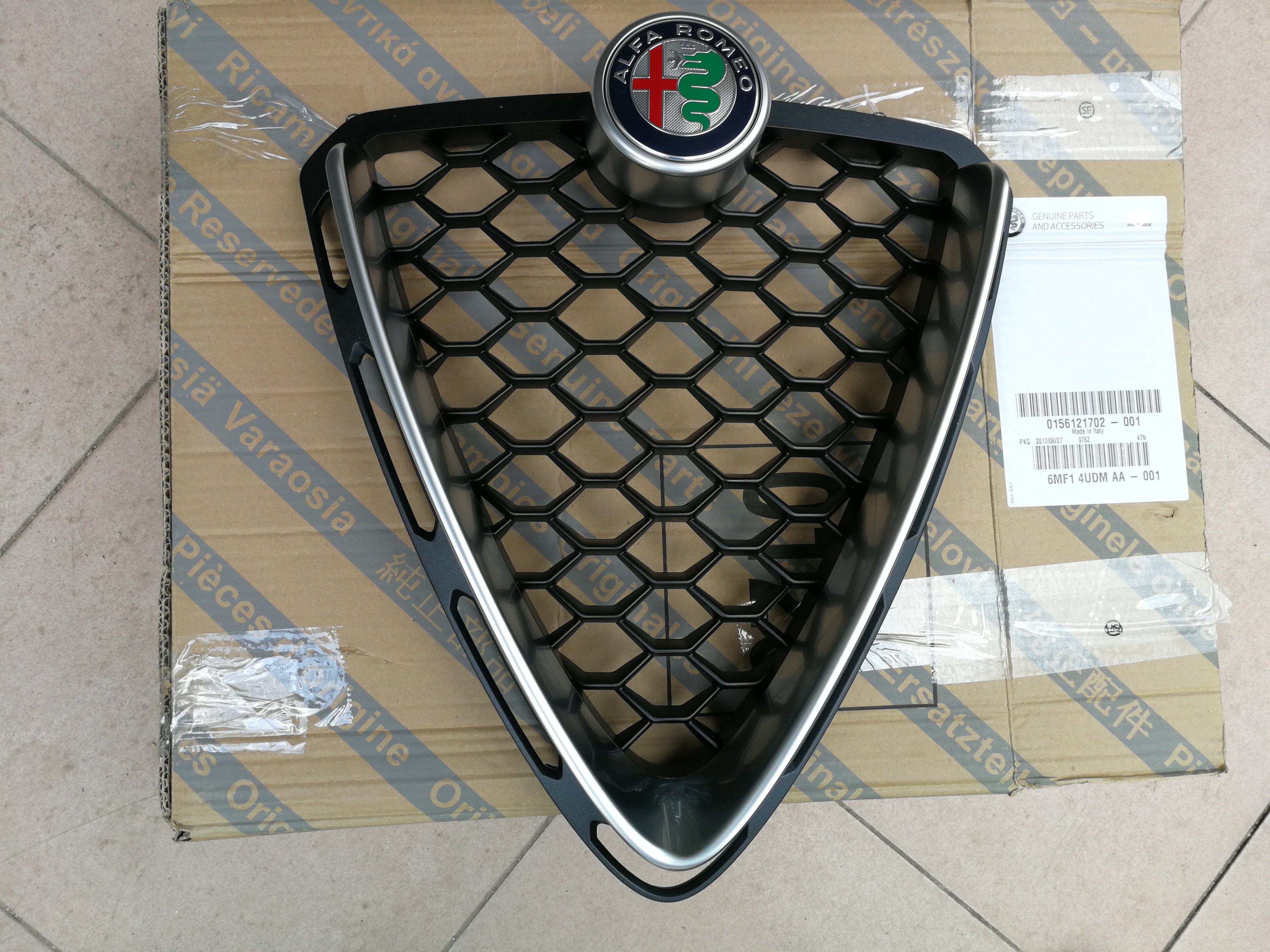 Genuine Alfa Romeo Giulia Super carbon Fibre Front Radiator Grille Factory