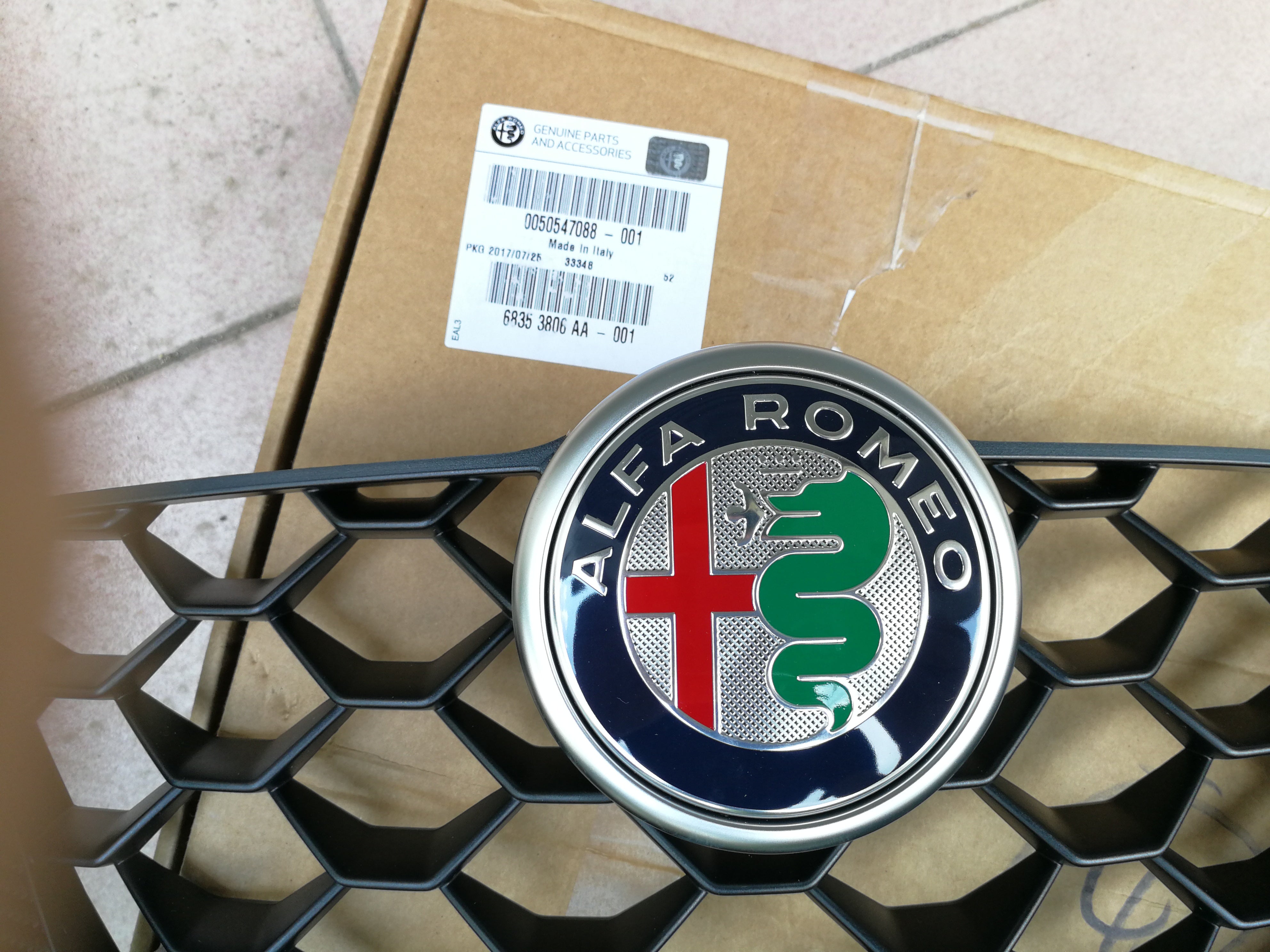 Genuine Alfa Romeo Giulia Super carbon Fibre Front Radiator Grille Factory