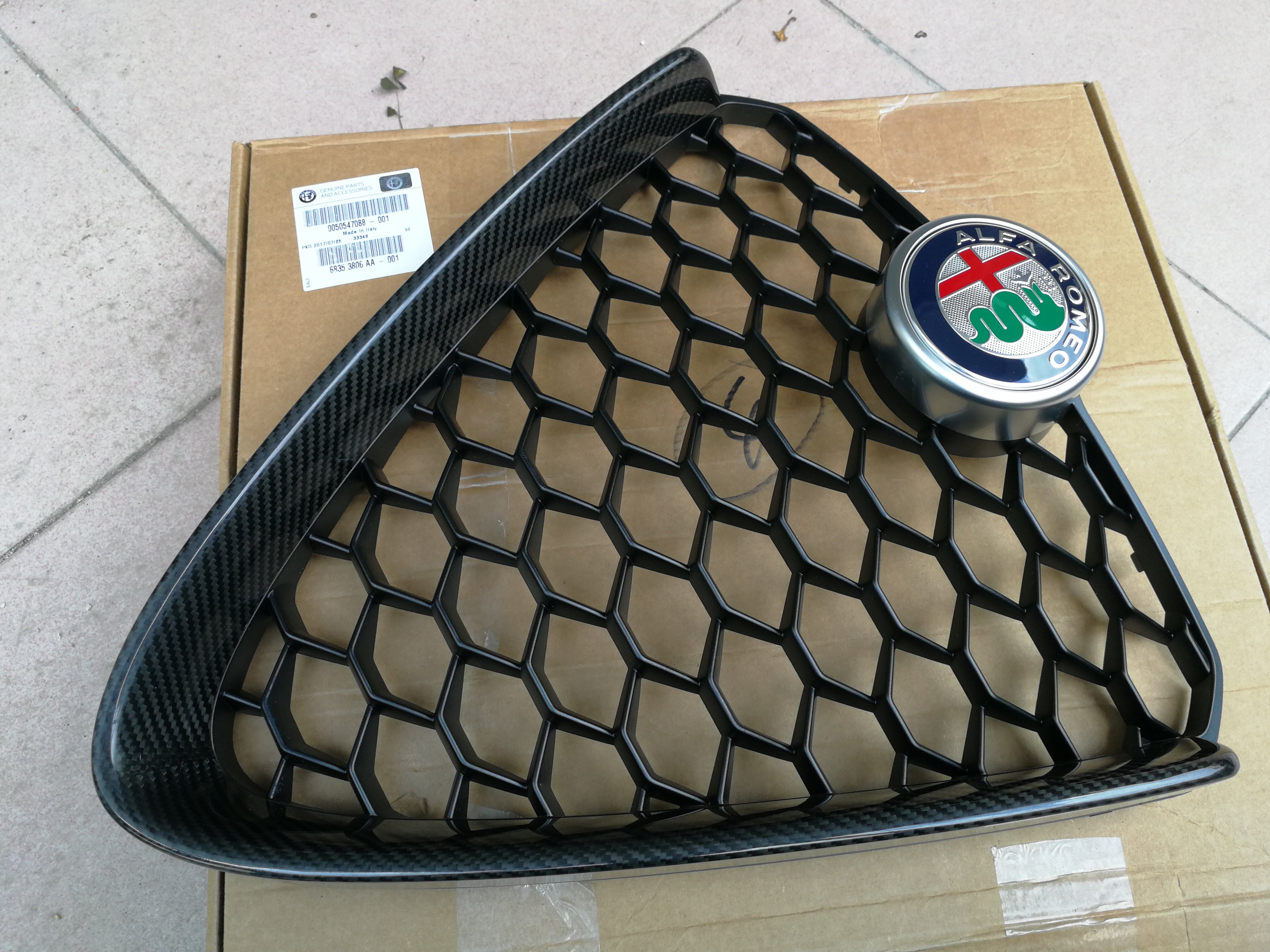 Genuine Alfa Romeo Giulia Super carbon Fibre Front Radiator Grille Factory